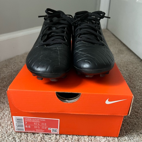 Nike Legend 10 Club FG/MG Soccer Cleats, Men’s Size 7 Women’s Size 8.5 - Picture 1 of 4